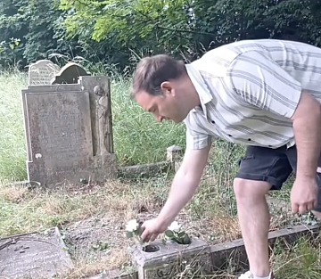 The Man Who Uncovers Remarkable Forgotten Lives