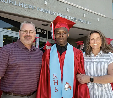 Principal Refuses to Abandon Homeless Student, Despite It Costing His Job