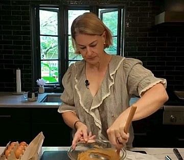 After Being Laid Off, She Gives Away 100 Cookies Every Weekend