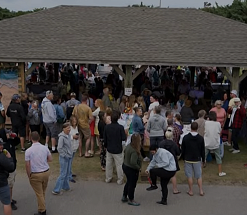 Their Wedding Guests Couldn’t Make It, So Hundreds of Strangers Came Instead