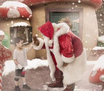 How One Photographer Gave Kids in the Hospital a Magical Christmas Surprise