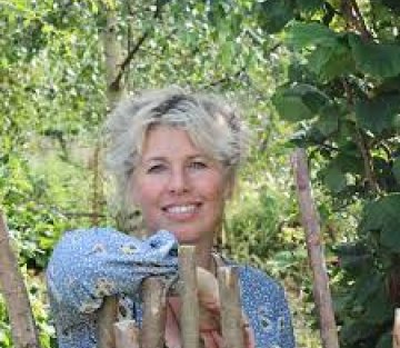 Mary Reynolds: the Garden Awakening