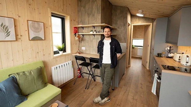Successful Homeless Village in Scotland Offers Residents Independence but Asks Responsibility