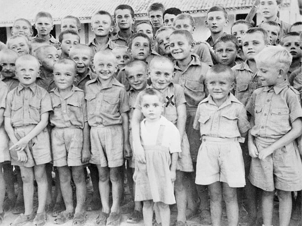 A Rich Maharaja Took in 1,000 Polish Kids During WWII, Recreating Their Home on Indian Soil