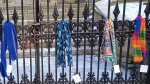 Strangers 'Scarf-Bomb' City to Give Warmth in Winter