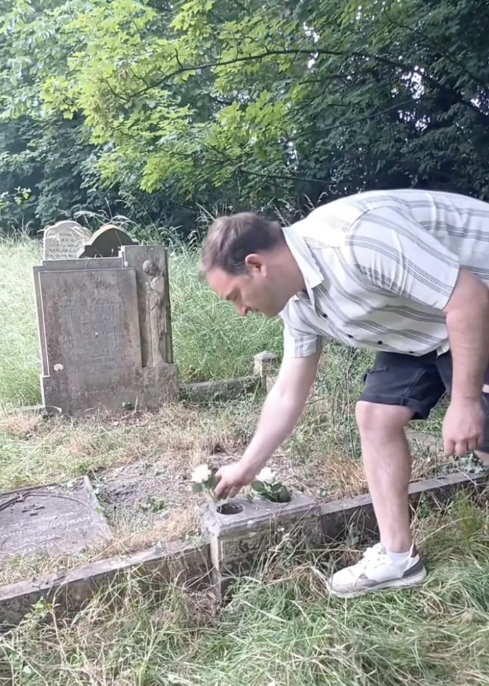 The Man Who Uncovers Remarkable Forgotten Lives