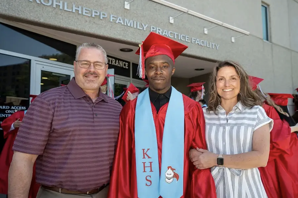 Principal Refuses to Abandon Homeless Student, Despite It Costing His Job