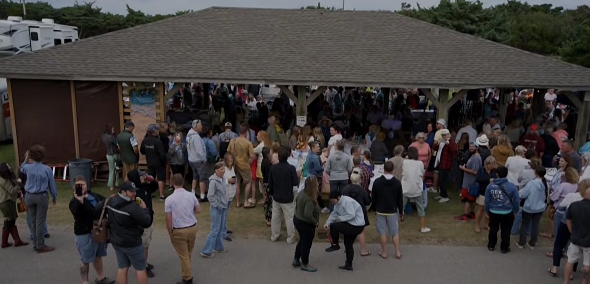 Their Wedding Guests Couldn’t Make It, So Hundreds of Strangers Came Instead